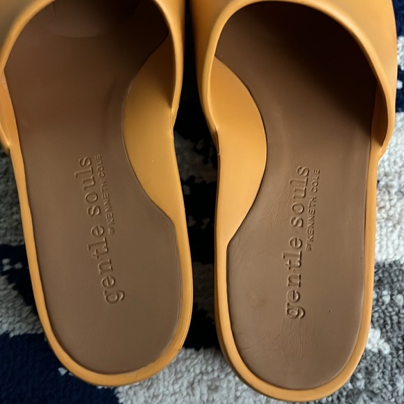 Gentle Souls by Kenneth Cole Gisele Wedge Slide Sandals - Picture 5 of 7